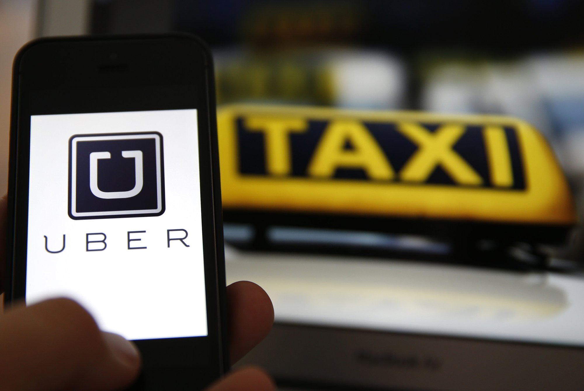 Taxistas queretanos hacen campaña publicitaria a favor de UBER