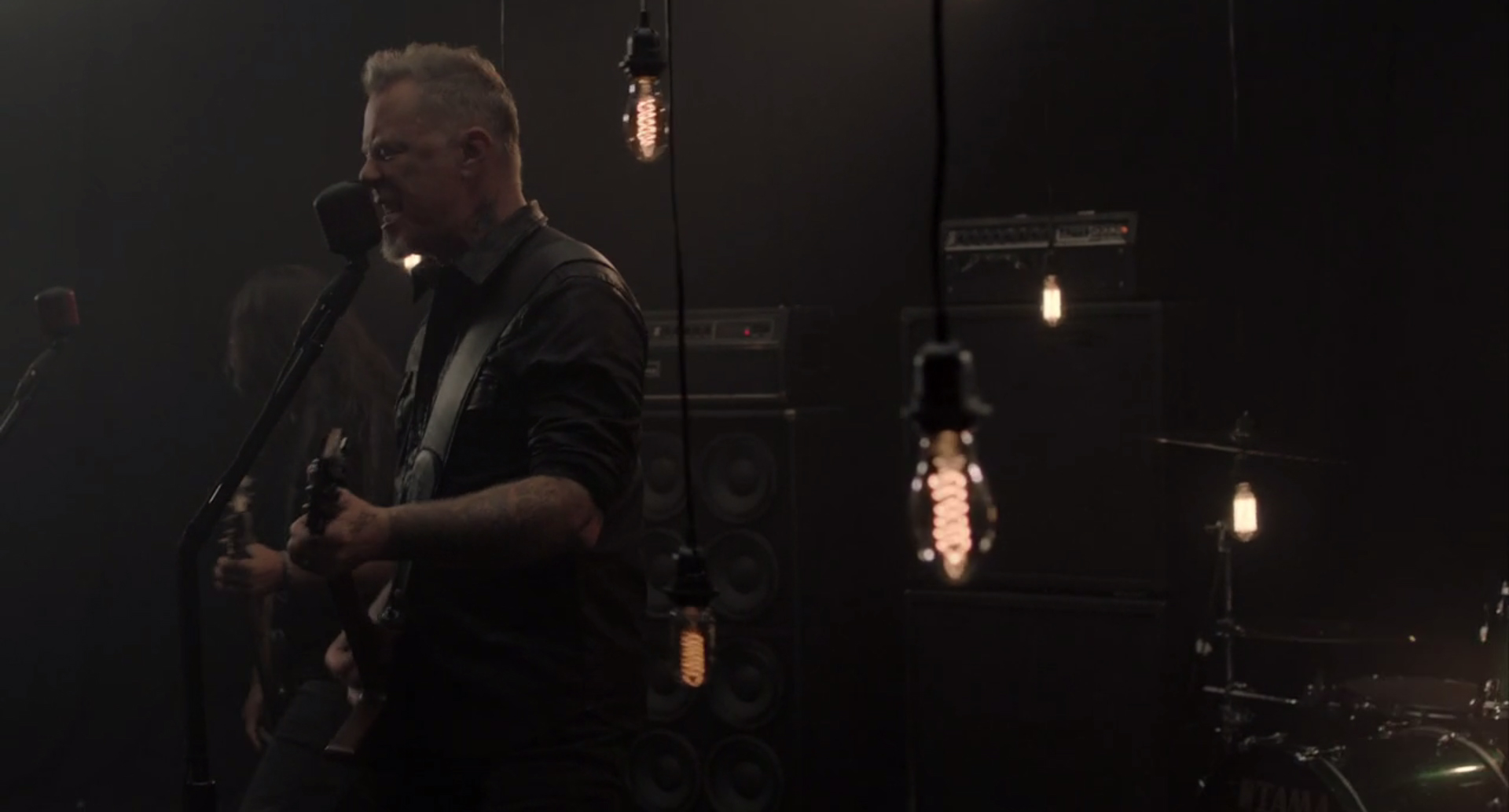 Nuevo video de Metallica  MOTH INTO FLAME