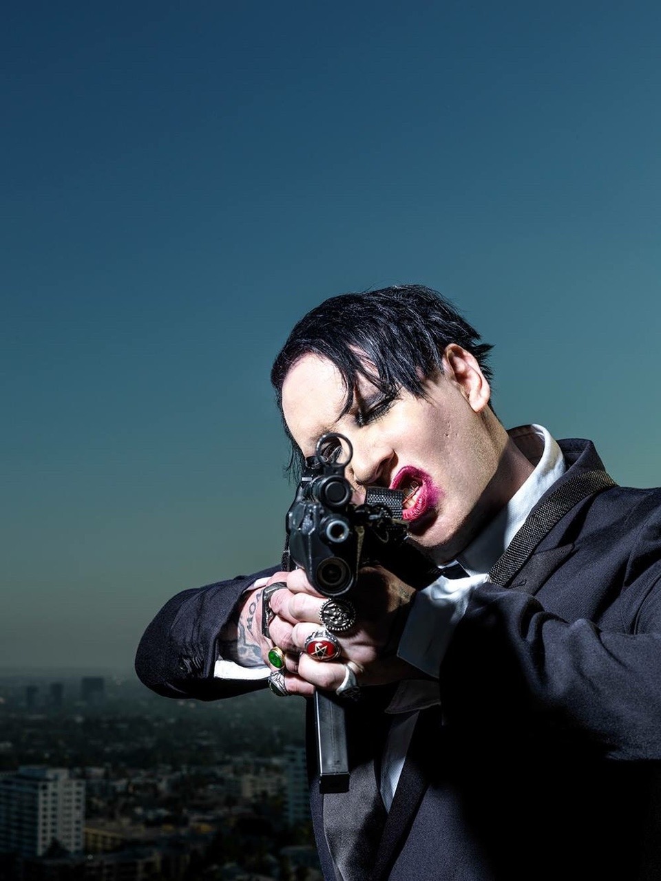 MARILYN MANSON PARA LA NME, MUESTRA SU IMAGEN DE GANGSTER